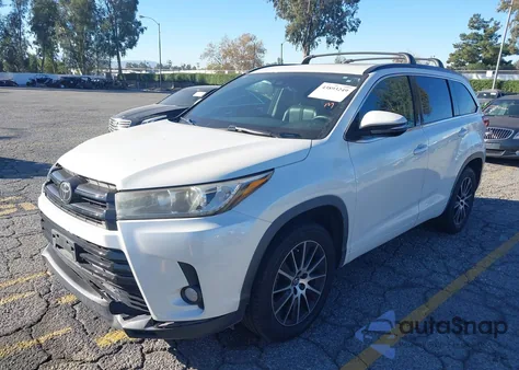 2017 Toyota Highlander Se z USA, uszkodzony, nr VIN 5TDKZRFH4HS523966